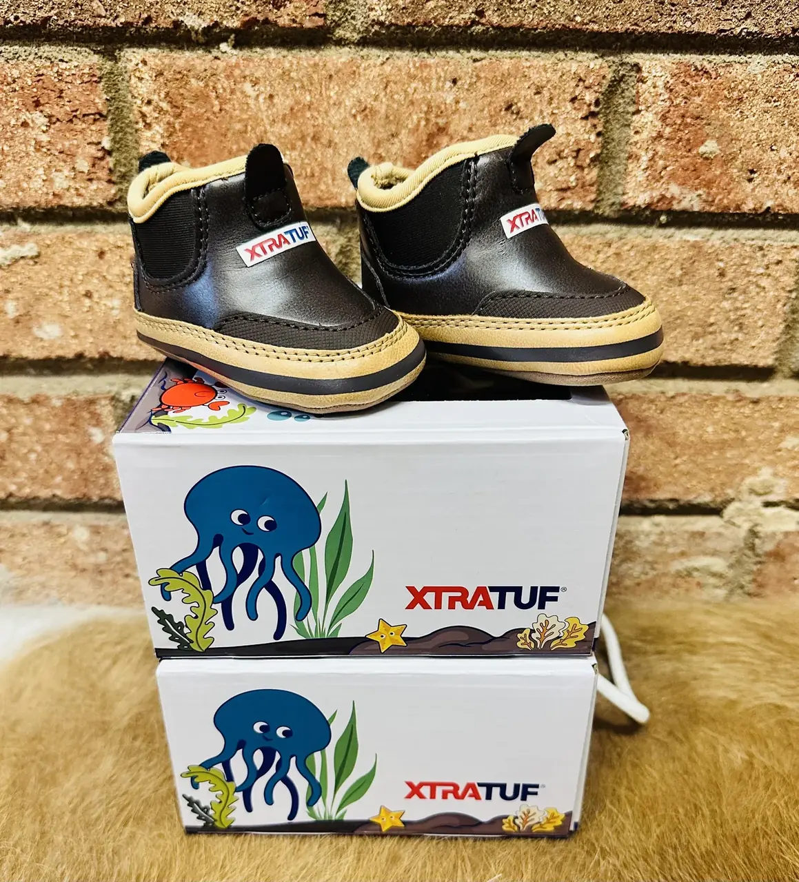Kids' Xtratuf rubber boots with box